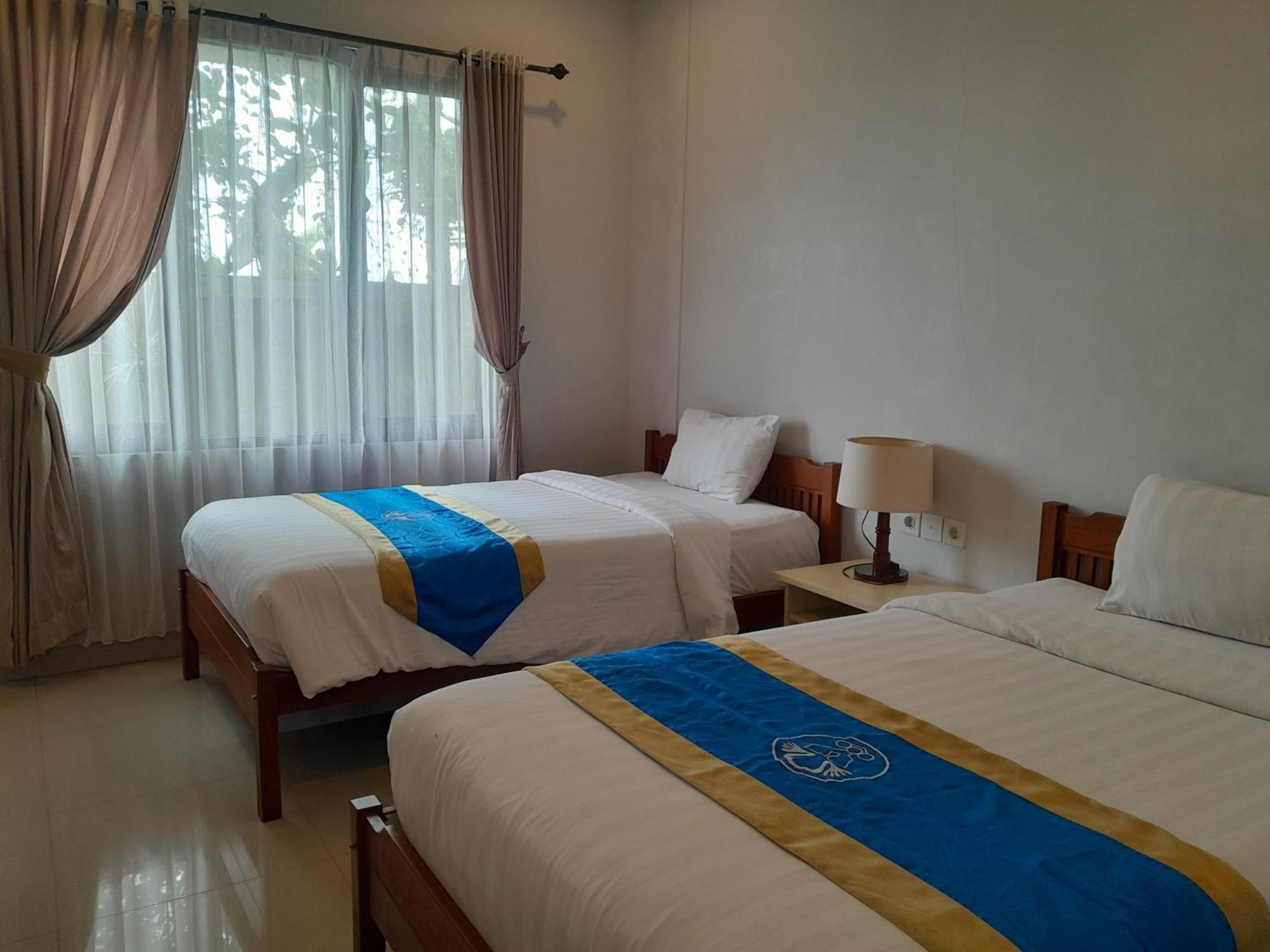 Hotel Dhyana Pura Kapal Exterior photo