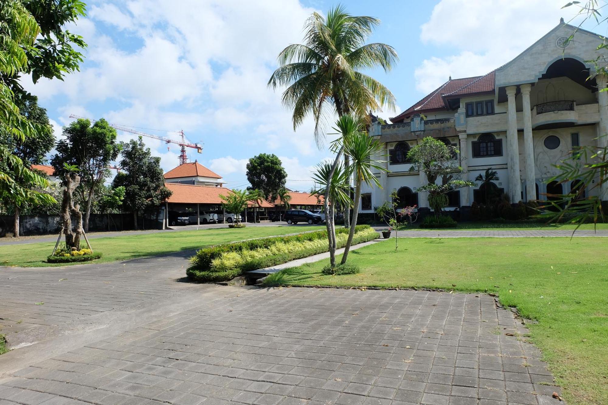 Hotel Dhyana Pura Kapal Exterior photo